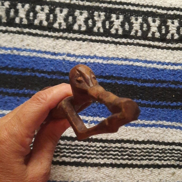 WOODEN HAND CARVED STATUATE. - Picture 6 of 6